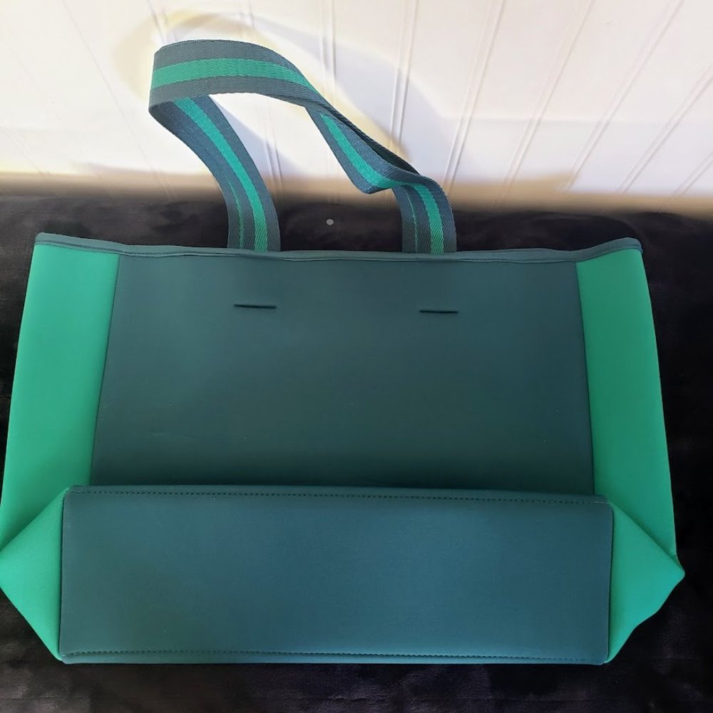 Summersalt Dual-Tone Green Tote - Picture 5 of 6